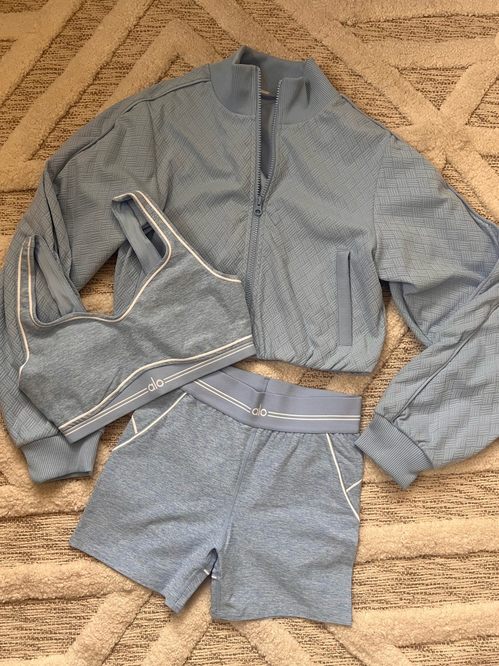 SET!(2)ALO Heartthrob Alosoft Shorts S & Bra S Outfit! Seashell Blue NWOT!!